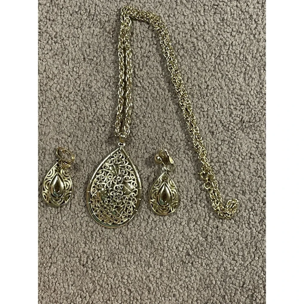 VTG‎ Gold Tone Filigree Necklace 2.5